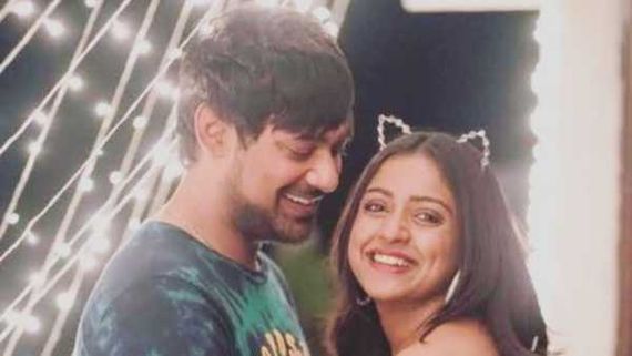 నా ఏంజిల్ అంటూ వరుణ్ సందేశ్ రచ్చ.. కౌగిలిలో వితిక షెరు బంధీ.