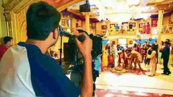 కరోనా పాజిటివ్‌తో షూటింగ్.. ప్రముఖ నటిపై కేసు నమోదు