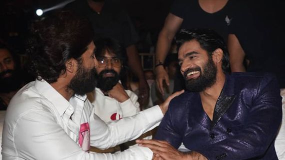 అల్లు అర్జున్ కోసం గోడ దూకాను.. థియేటర్లో స్టెప్పులు వేశా.. హీరో కార్తికేయ