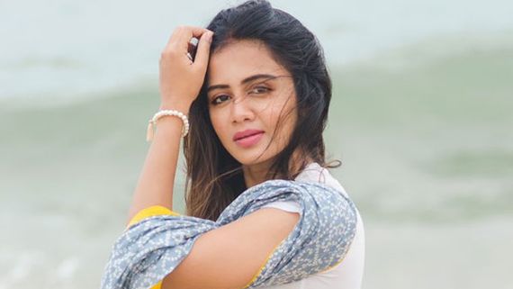 నన్ను రెండో పెళ్లి చేసుకొంటావా? ప్రముఖ నటుడి భార్యకు నెటిజన్ షాక్