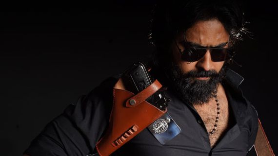 అదిరిపోయే లుక్.. దుమ్ములేపుతున్న నాటకం హీరో