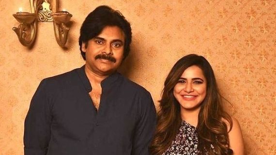 అక్కడి టాటూను పవన్ చూశారు.. ఆఫర్ చేయడంతో రెండు గంటలు: ఆ ఫోటోతో మేటర్ రివీల్ చేసిన అషు రెడ్డి