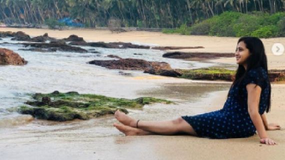  సముద్రపు ఒడ్డున అలా.. సేదతీరుతోన్న లాస్య.. గోవాలో రచ్చ రచ్చ!