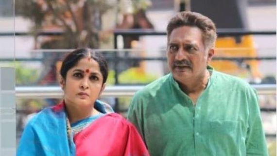 ‘రంగమార్తాండ’ నుంచి అదిరిపోయే పోస్టర్.. ప్రకాష్ రాజ్‌తో కలిసి అలా షాకిచ్చిన రమ్యకృష్ణ