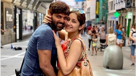 హ్యాపీ యానివర్సరీ మై జాన్.. సాయేషా పోస్ట్ వైరల్