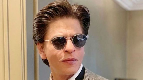  ప్రభాస్ రేంజ్ లోనే ఆ హీరోకు వంద కోట్ల రెమ్యునరేషన్.. సక్సెస్ లేకపోయినా..