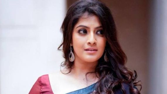  ఎన్టీఆర్‌ను ఢీకొట్టబోతున్న వరలక్ష్మీ.. అదిరిపోయే ప్లాన్ వేసిన మాటల మాంత్రికుడు