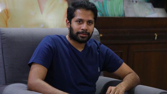 గూగుల్‌లో టైప్ చేస్తే ఆయన పేరే ఫస్ట్.. అందుకే ఆయన లెజెండ్.. రంగ్ దే గురించి డైరెక్టర్ వెంకీ అట్లూరి