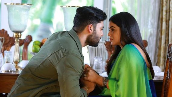 రొమాంటిక్ లుక్స్‌తో అదరగొట్టిన పూర్ణ.. వైరల్‌గా బ్యాక్‌డోర్ టీజర్ 