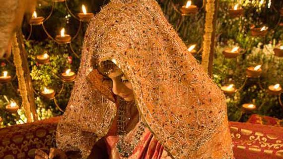  మొగుడికి హ్యాండిచ్చి అసిస్టెంట్ డైరెక్టర్‌తో రొమాన్స్.. రెండో పెళ్లికి సిద్ధమైన కుర్ర హీరోయిన్