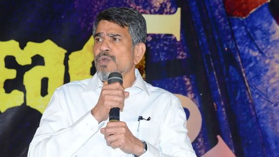 57 ఏళ్ళ‌ వ‌య‌సులో సినీ నిర్మాత సిక్స్‌ప్యాక్.. షాక్ గురిచేసిన డాక్టర్ వర్లు 