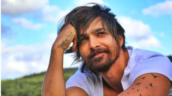 తెలుగోడికి అండగా బాలీవుడ్ స్టార్ హీరో.. మరో బంపర్ ఆఫర్!