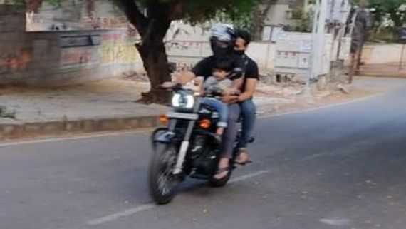  ఎన్టీఆర్ బైక్ రైడ్: సెక్యూరిటీ లేకుండా కొడుకుతో ప్రయాణం.. హైదరాబాద్ వీధుల్లో చక్కర్లు.. 