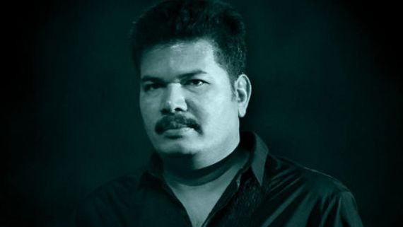 శంకర్, రామ్ చరణ్ సినిమాకు ఊహించని షాక్.. కోర్టుకెక్కిన ఇండియన్ 2నిర్మాతలు  