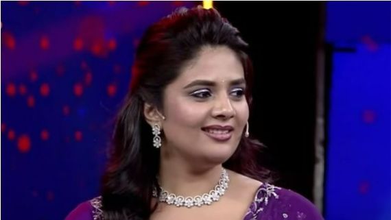 శ్రీముఖిని అనకూడని మాట అనేసిన తెలంగాణ టైగర్: స్టేజ్ మీదే పరువు పోవడంతో రాములమ్మ అలా!