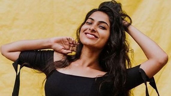 చీరను పైకి లేపి బిగ్‌బాస్ దివి అందాల విందు.. తొలిసారి హాట్ ఫోజులతో... ఇలా మాట ఇవ్వు మామ అంటూ!