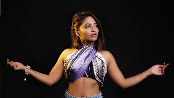 పొట్టి బట్టలతో దేత్తడి హారిక రచ్చ: ఏకంగా అలా కనిపించి షాకిచ్చిన బ్యూటీ.. కాల్చి పడేస్తుందిగా!