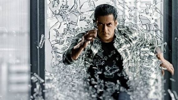 Salman Khan's Radhe Day 2 collections: టాక్ చూస్తే దారుణంగా.. కలెక్షన్లు చూస్తే దిమ్మతిరిగేలా!