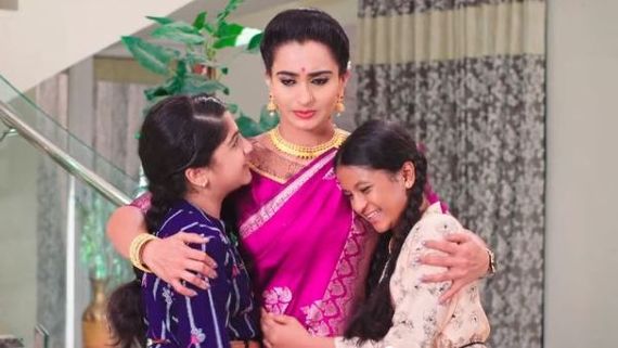 నా కోడల్ని బతికించు.. ఇద్దరు పిల్లల్ని తల్లికి దూరం చేయకు.. సౌందర్య కన్నీరుమున్నీరు