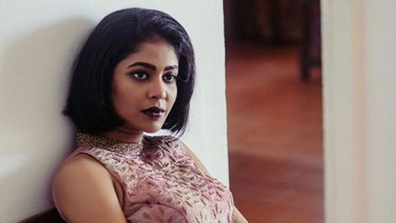 చీరకట్టులో శృంగారం ఒలకబోసిన మళయాళ నటి.. జాకెట్ లేకుండా హాట్‌గా ఫొటోషూట్!