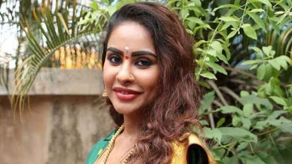 కరాటే కళ్యాణి, చిరంజీవిని టార్గెట్ చేసిన శ్రీరెడ్డి.. పావలా శ్యామల సాయంపై దారుణంగా కామెంట్ 