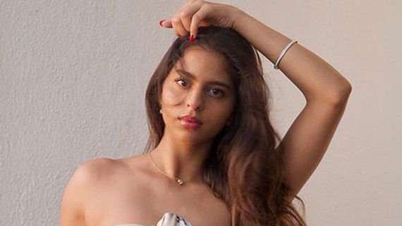 Suhana Khan అర్ధనగ్నంగా రెచ్చిపోయిన షారుక్ కూతురు.. హాట్‌టబ్‌లో సుహానా ఖాన్ బికినీ ట్రీట్!