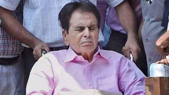   లెజెండరీ యాక్టర్ కి అస్వస్థత.. హుటాహుటిన హాస్పిటల్ కి.. అసలేమైందంటే?