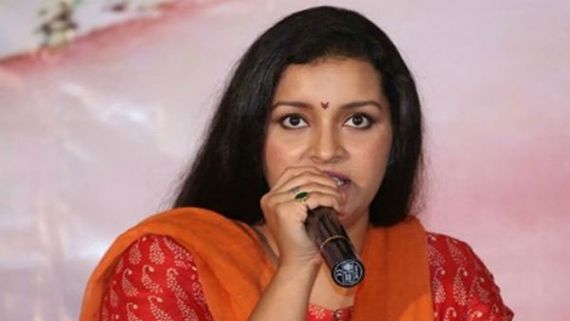 నిత్యావసరాలు కావాలా, కామెంట్ చేయండి.. సాయం చేయడానికి ముందుకొచ్చిన రేణుదేశాయ్!