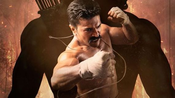 RRR నుంచి రామ్ చరణ్ పిక్ లీక్: అల్లూరి లుక్‌ను రివీల్ చేస్తూ.. గుడ్ న్యూస్ చెప్పిన స్టైలిస్ట్