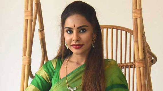 నాకు బతుకు మీద ఆశ లేదు.. నా చావు దానికే, వాళ్ళు రక్తం కక్కుకు చావాలి .. శ్రీ రెడ్డి షాకింగ్ కామెంట్స్!