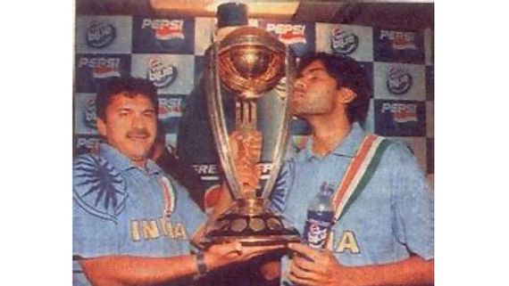 ఇండియా జెర్సీలో వరల్డ్ కప్‌తో పవన్: అన్‌సీన్ ఫొటోను షేర్ చేసిన థమన్.. దీని వెనుక అసలు కథ ఇదే