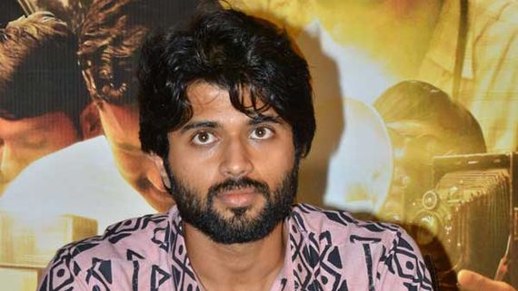 సమంత సాయం కోరిన విజయ్ దేవరకొండ: తమ్ముడి కోసం ఆమెను ఒప్పించాడుగా