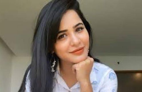 అతడితో కలిసి రెచ్చిపోయిన అషు రెడ్డి: గాల్లో తేలుతూ రొమాంటిక్‌గా.. ముద్దులు పెడుతూ రచ్చ