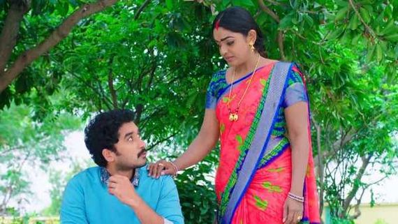 Karthika Deepam Episode 1097 నా జీవితం ఏమైపోతుంది.. విచారంలో కార్తీక్.. భర్త భుజంపై దీప చేయివేసి..!