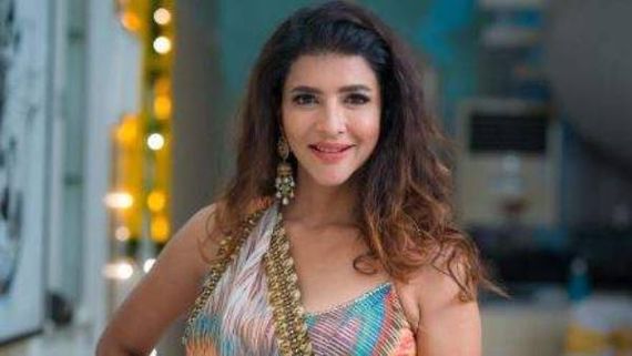 బుల్లి బట్టల్లో మంచు లక్ష్మీ రచ్చ: తొలిసారి అలా షాకిస్తూ కనిపించిన బ్యూటీ!