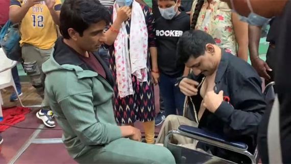 చావుబతుకుల్లో ఉన్న వ్యక్తికి ప్రాణం పోసిన సోనుసూద్.. గుండె తరుక్కుపోవడం ఖాయం!