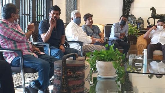 Chiranjeevi meeting with YS Jagan: సినీ ప్రముఖులతో బిజీ బిజీగా మీటింగ్.. ఎజెండాపై కసరత్తు