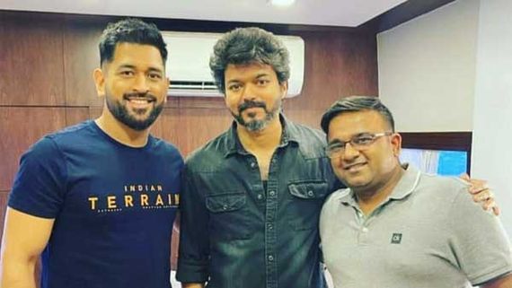 ఒకే ఫ్రేమ్ లో విజయ్, మహేంద్ర సింగ్ ధోని.. ఎందుకు కలిశారంటే?