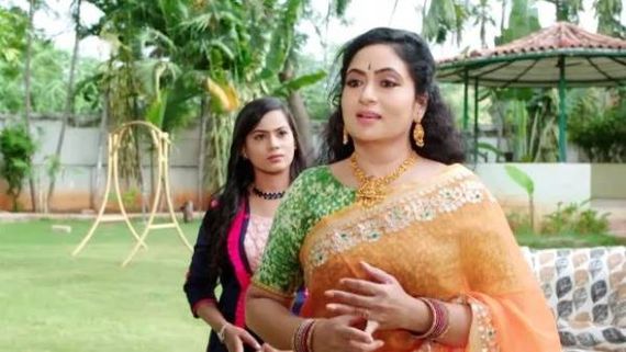      Vadinamma Serial August 24th Episode: శిల్పను బలిస్తారా? పార్వతితో కలిసి స్కెచ్ వేసిన దమయంతి.. వామ్మో!
