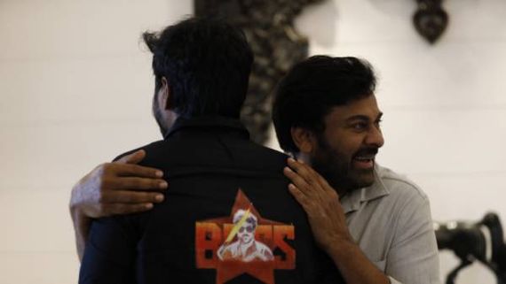 చిరంజీవి ఇంట్లో యంగ్ హీరో సందడి.. ఏకంగా బాస్ షర్ట్‌తో వెళ్లి ఫిదా చేసేశాడుగా!