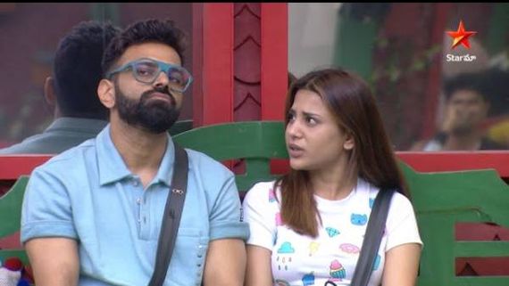 Bigg Boss: షొలో అర్ధరాత్రి వాళ్లిద్దరి రొమాన్స్.. పెదాలను తాకుతూ కొంటెగా.. అక్కడ కూడా కిస్ చేయమంటూ!