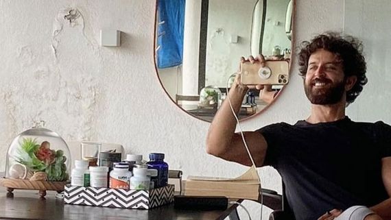  అద్దె ఇంట్లో ఉంటున్న హృతిక్ రోషన్.. గోడ కూడా సరిగ్గా లేదు.. నెలకు రెంట్ ఎంతో తెలుసా?