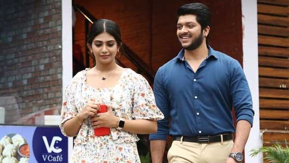 వాణి విశ్వనాథ్ ఫ్యామిలీ నుంచి హీరోయిన్.. కోటి కుమారుడితో కెమిస్ట్రీ అదుర్స్.. క్రేజీగా సినీ వారసుల మూవీ