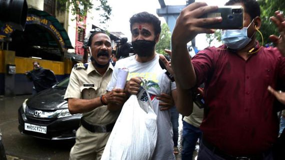 Raj Kundra: విడుదలైనా చిక్కుల్లో.. ఫోన్‌లో 119 పోర్న్ వీడియోలు,  వాటితో కోట్ల రూపాయల షాకింగ్ డీల్స్! 