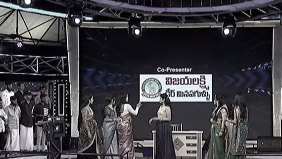 సుమ షోలో సంచలన సంఘటన: నిజంగా తిట్టుకున్న జబర్ధస్త్ భామలు.. కెమెరాలు ఉన్నా కిందపడి మరీ!