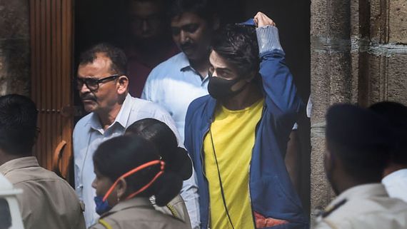 Aryan Khan gets bail: బాంబే హైకోర్టు విధించిన షరతులు ఇవే.. అసలు సినిమా ముందు ఉందంటూ.. 