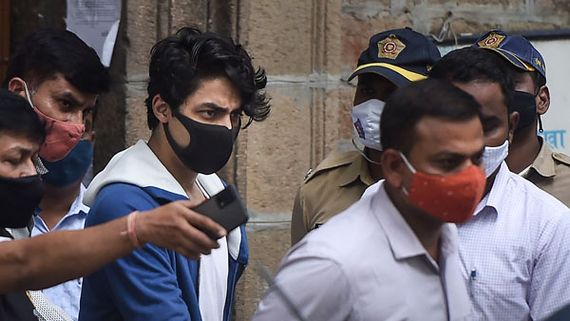 Aryan Khan డ్రగ్స్ కేసులో యువ హీరోయిన్ పేరు తెరపైకి.. బెయిల్ విచారణ ముందు షారుక్‌కు మరో షాక్