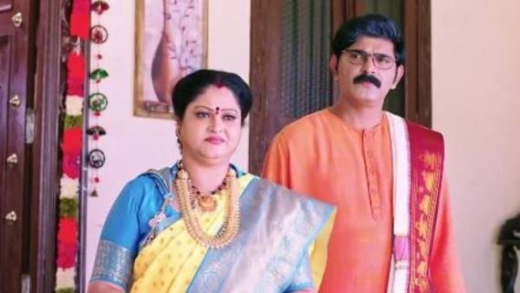 Janaki Kalaganaledu October 12th: కొడుకు ప్రాణాల కోసం జ్ఞానాంబ కఠిన నిర్ణయం.. జానకి అవుట్!
