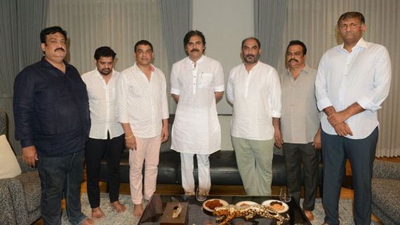 వైసీపీ నేతలకు ట్విస్ట్ ఇచ్చిన నిర్మాతలు.. పవన్ కళ్యాణ్ తో ధైర్యంగా మరోసారి చర్చలు