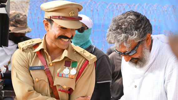 Happy Birthday SS Rajamouli: స్పెషల్ ఫొటోలతో విషెస్ అంధించిన తారక్, చరణ్